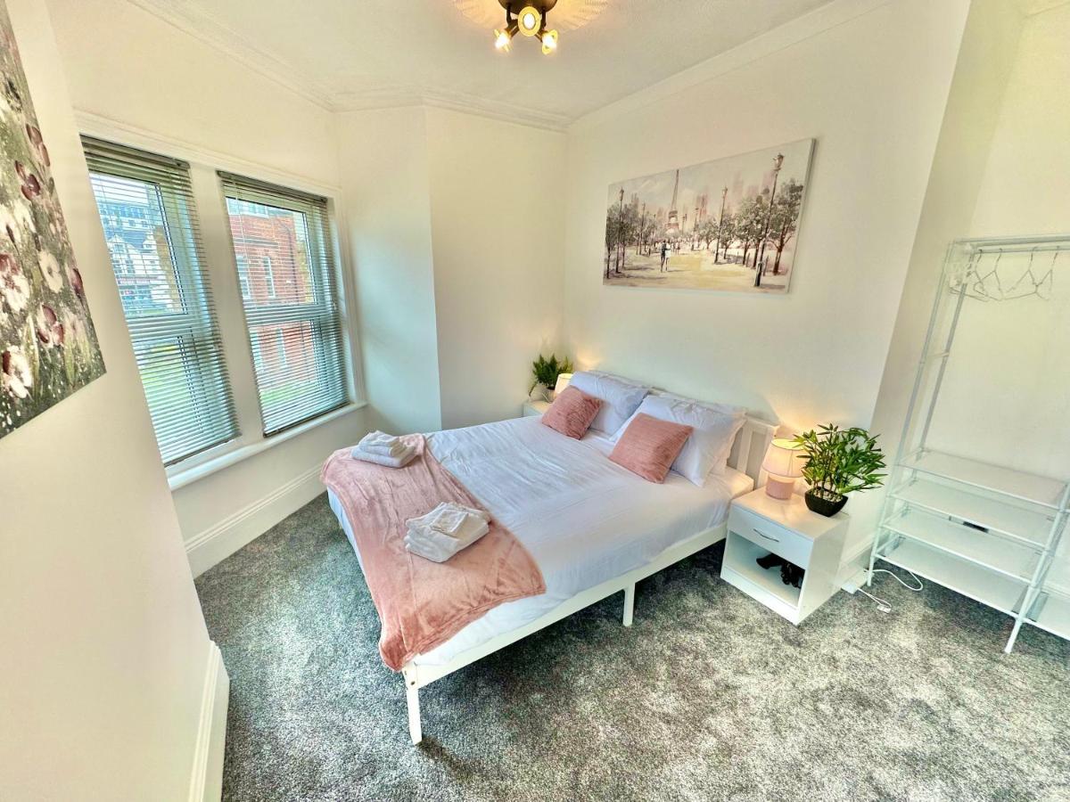 Chic Apartment In Central Bournemouth With Parking Экстерьер фото