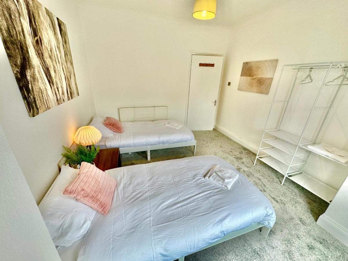 Chic Apartment In Central Bournemouth With Parking Экстерьер фото