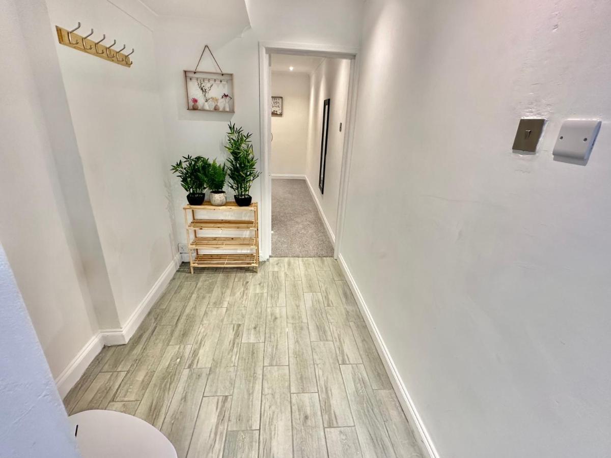 Chic Apartment In Central Bournemouth With Parking Экстерьер фото