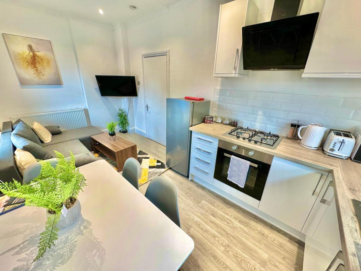 Chic Apartment In Central Bournemouth With Parking Экстерьер фото