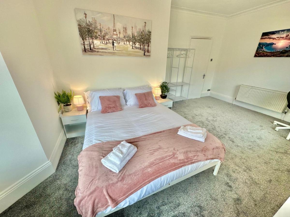 Chic Apartment In Central Bournemouth With Parking Экстерьер фото