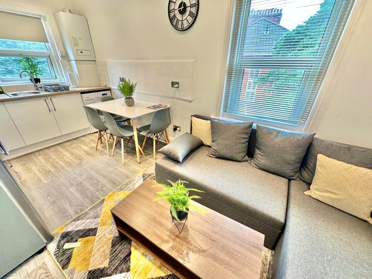 Chic Apartment In Central Bournemouth With Parking Экстерьер фото